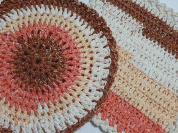 Peach Cream Pot Holders, set of 2 - Image 2
